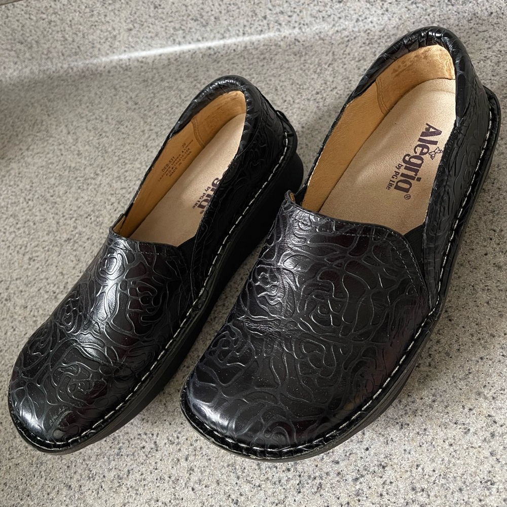 Alegria Debra Embossed Rose Shoes 39